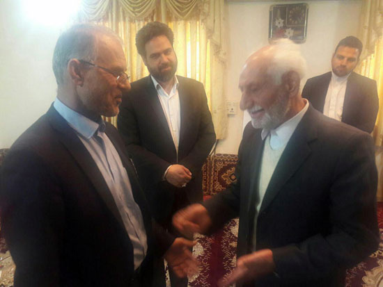 دیدار عضو شورای شهر اهواز با خانواده سه شهید فرهنگی دیدار عضو شورای شهر اهواز با خانواده سه شهید فرهنگی