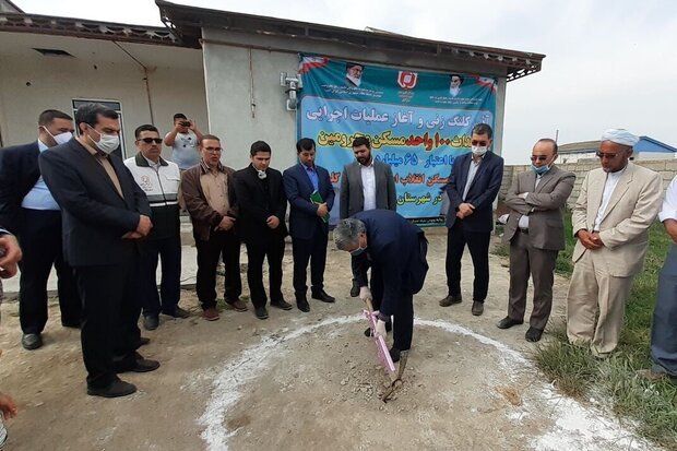 کلنگ ساخت۱۰۰ واحدمسکونی طرح مسکن محرومان در گمیشان به زمین زده شد