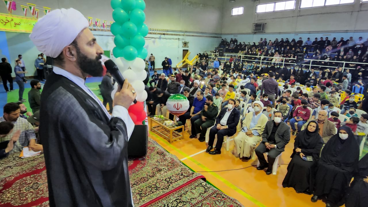 گزارش تصویری از همایش سلام فرمانده وفتح خرمشهر در کومله با حضور دکتر محمد رضا جلالی فرماندار شهرستان لنگرود دکتر منوچهر مهدی پور شهردار کومله امام جمعه فرماندهی سپاه ریس شورا واعضای شورا معاون سیاسی امنیتی فرمانداری بخشدار کومله واقشار مختلف مردم کومله  در کومله برگزارشد واز تعدادی خانواده شهدا  ونونهالان سلام فرمانده تجلیل شدند