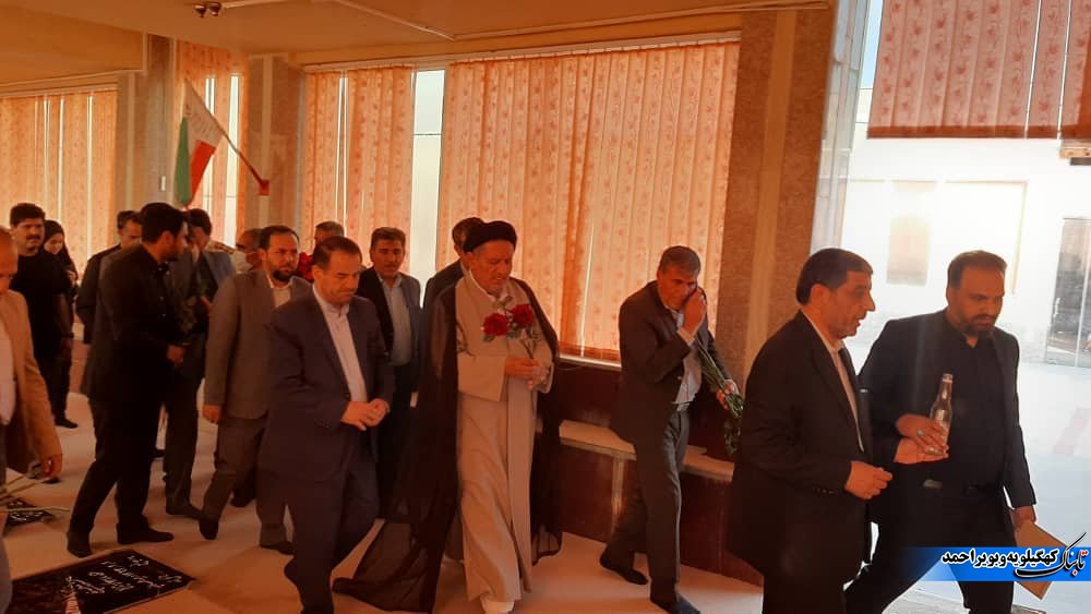 همسفری با بی حجاب‌ها تا بازدید از چشمه بلقیس و بلاد شاپور/ شبی با سازو اواز محلی!