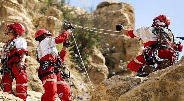 نجات هوایی کوهنورد سقوط کرده در ارتفاعات البرز نجات هوایی کوهنورد سقوط کرده در ارتفاعات البرز
